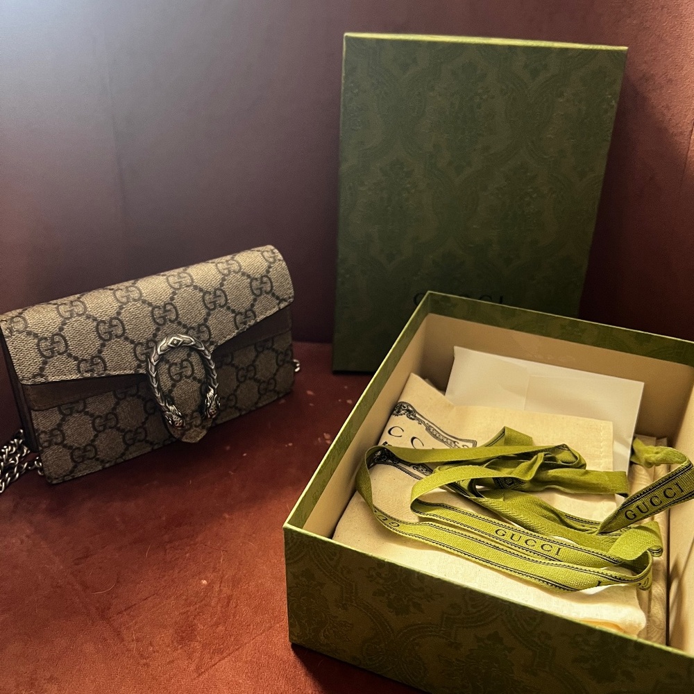 Gucci Dionysus GG Supreme chain wallet